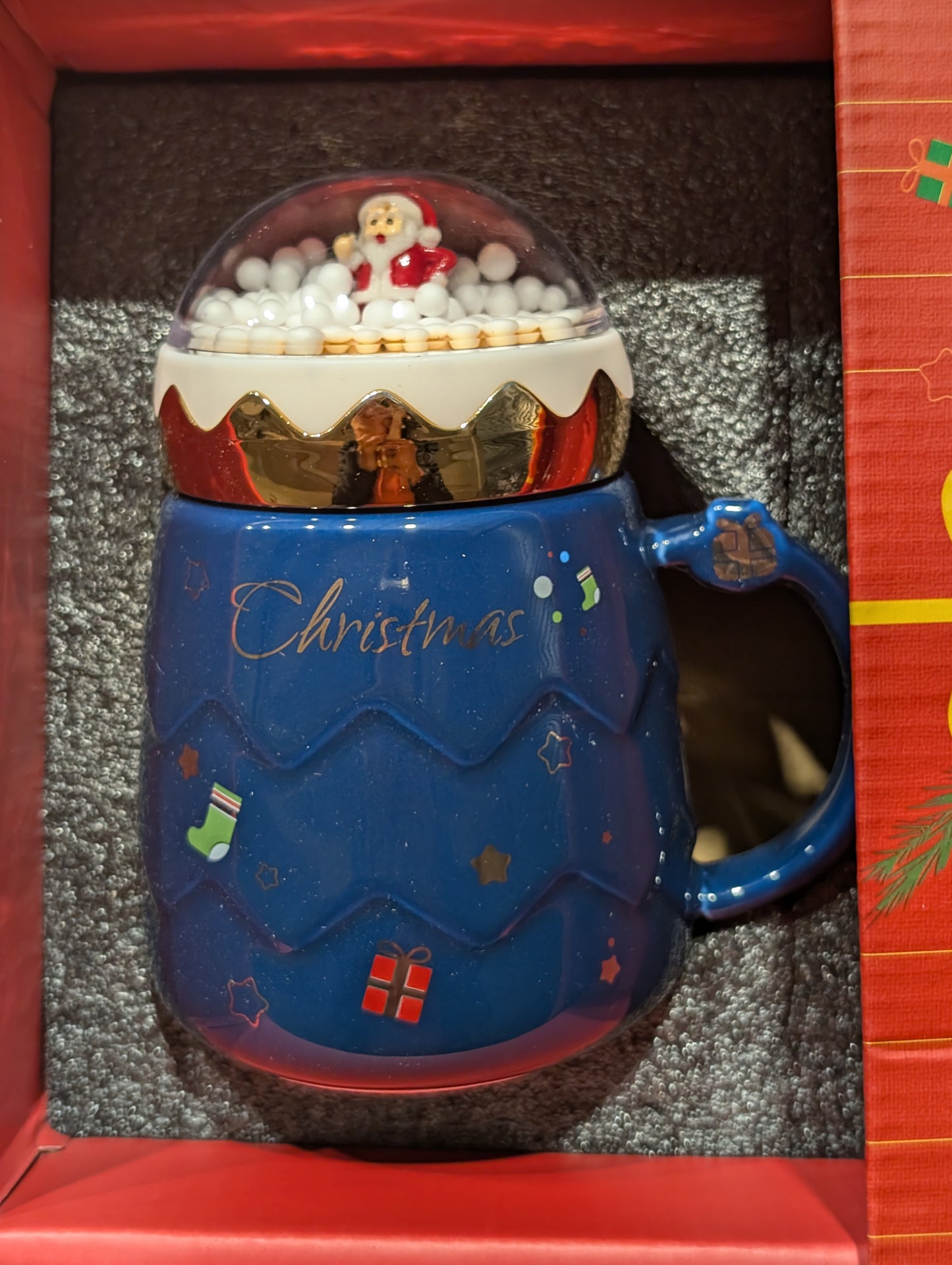 Snowglobe Christmas mugs with gift box
