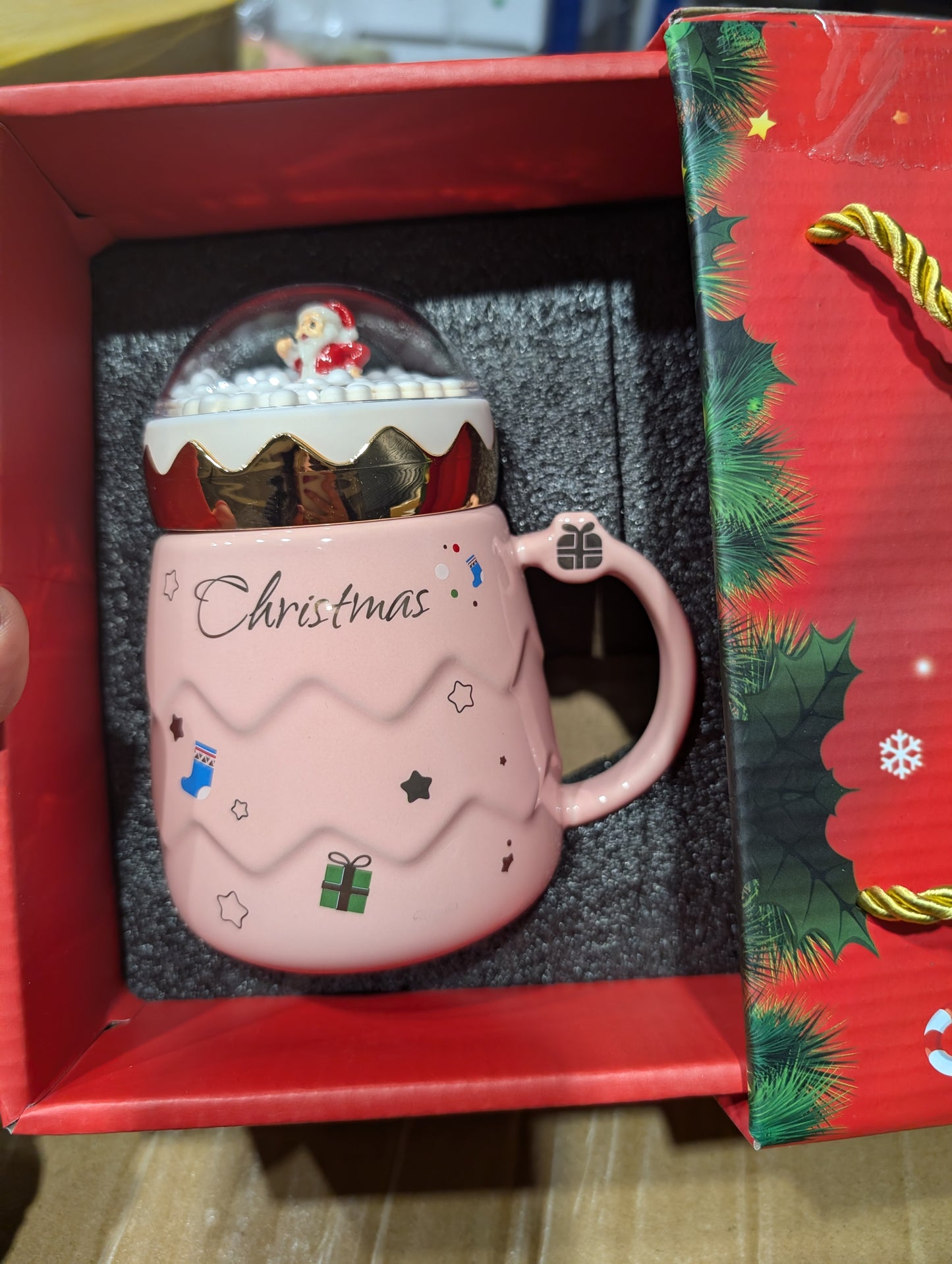 Snowglobe Christmas mugs with gift box
