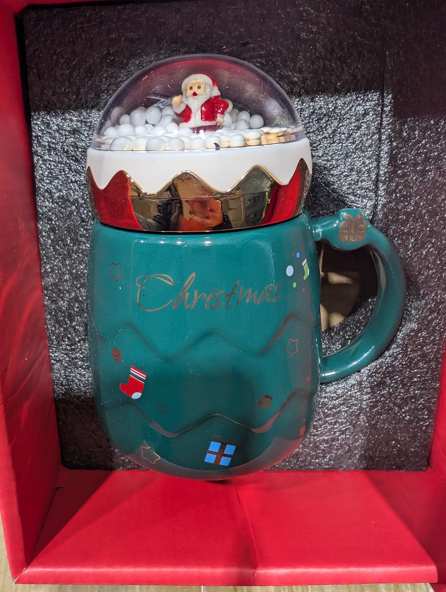 Snowglobe Christmas mugs with gift box